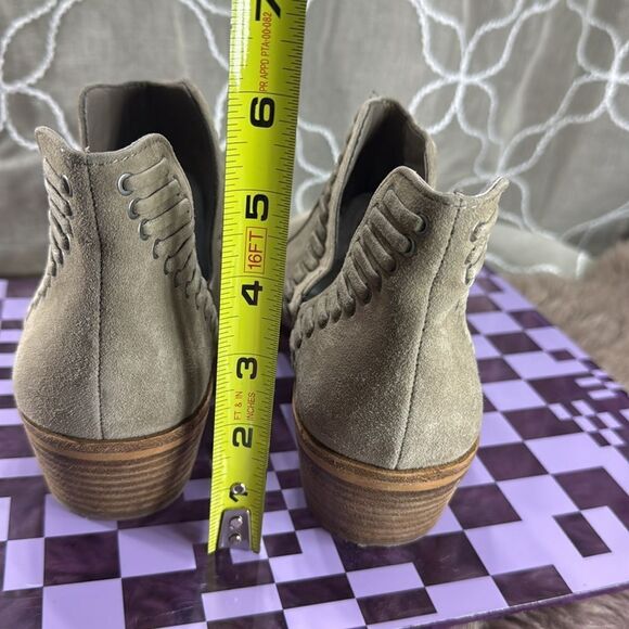 (B) Vince Camuto Pevista Women's Taupe Suede Booties Women's Size 8.5 - Picture 12 of 14